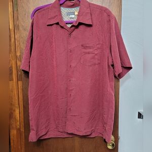 Quick Silver men's shirt.  (763)